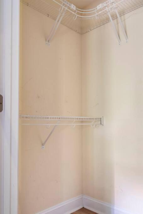 Private Room Balcony And Bathroom In Charleston Exterior foto