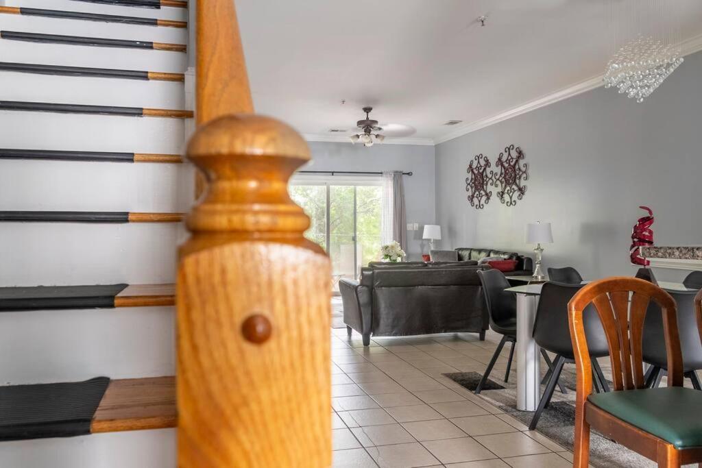 Private Room Balcony And Bathroom In Charleston Exterior foto